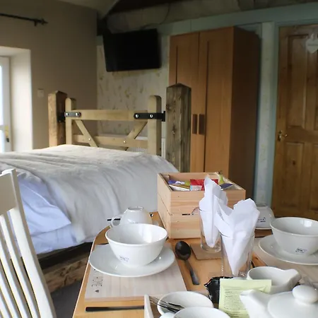 Swaledale Shepherds Hut At Breaks Fold Farm * Harrogate