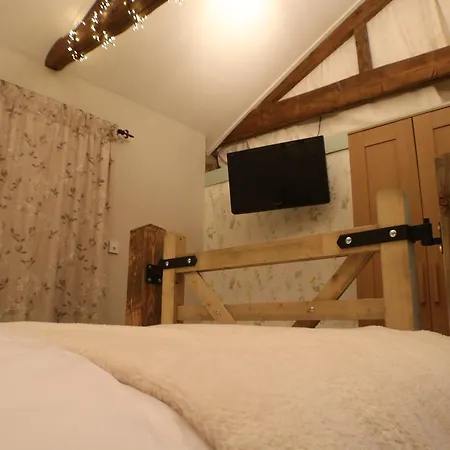 Panzió Swaledale Shepherds Hut At Breaks Fold Farm